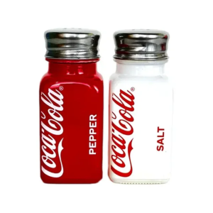Kit Saleiro e Pimenteiro Coca-Cola Vidro e Aço Inoxidável 80ml Vermelho e Branco   Com aberturas adequadas, permitem dosar a quantidade perfeita de sal ou pimenta, garantindo que suas refeições fiquem sempre bem temperadas.
